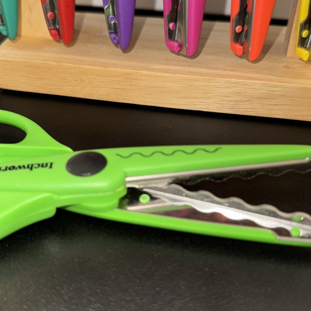 Craft Scissors, 12 different Cutting Designs, EUC - Picture 13 of 16